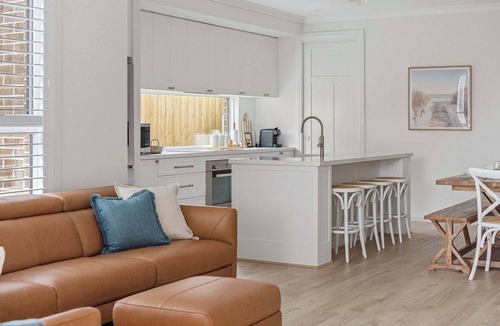 Dromana House | Beachurst Coastal Escape | Walk to Beach