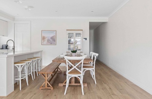 Dromana House | Beachurst Coastal Escape | Walk to Beach