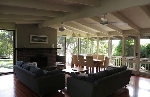 Lorne House | Beachview