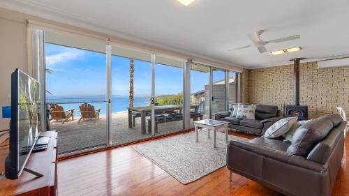 Killcare Heights House | 'Beachview' by HolidayCo