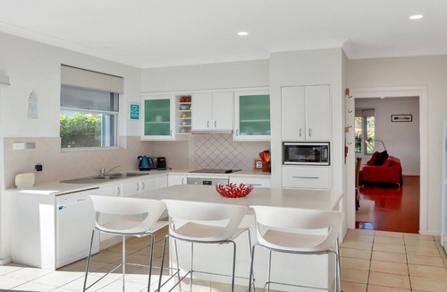 Copacabana House | BEACHY AT COPA | Pet friendly, WIFI, Walk to beach | Accom Holidays