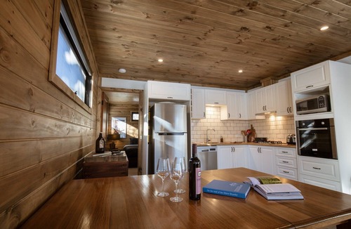 Dinner Plain Ski Chalet | Bearskin Lodge- Alpine Family Chalet