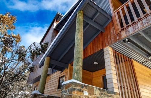 Dinner Plain Ski Chalet | Bearskin Lodge- Alpine Family Chalet