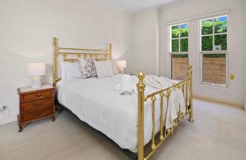 Beaumont House | Beaumont Bliss: 4BR 2 5BA Family Retreat