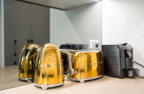 Darlinghurst Apartment | Beautiful 2-bedroom apartment with study in delightful Darlinghurst waterside