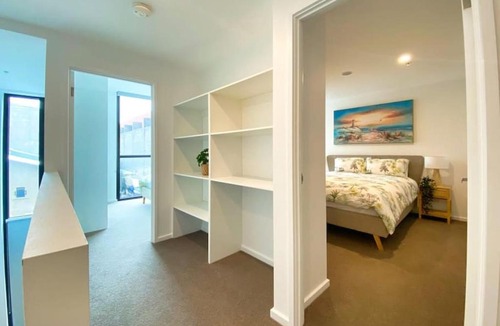 Adelaide Central Business District Apartment | Beautiful 2BR Apt at Adelaide CBD with Pool-Gym-BBQ