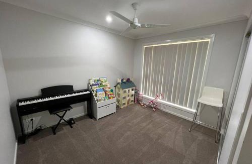 Ningi House | Beautiful 4 bdr house - Sandstone point, Bribie