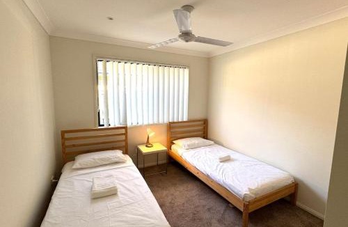 Redbank Plains House | Beautiful 4 BDR House with ensuite and AC