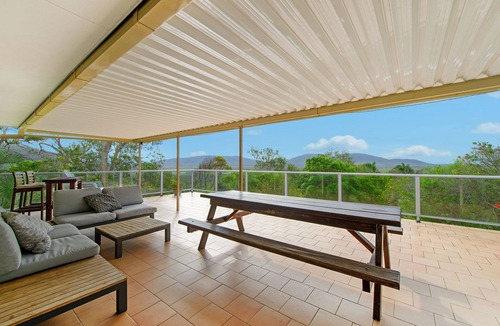 Crescent Head House | BEAUTIFUL BEACH HOME WITH EXPANSIVE DECK, WI-FI & NETFLIX