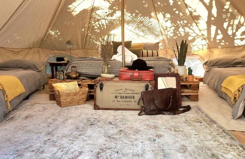 Dicky Beach House | Beautiful Beach House & Glamping Tent Dicky Beach