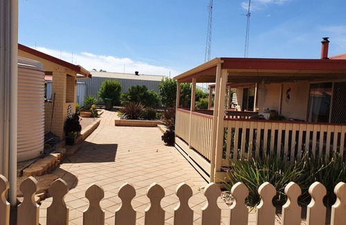 Moonta Bay House | Beautiful beach house - 4-bedroom -with AC and WiFi in Moonta Baynn