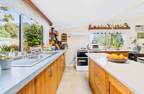 Glengarry North Cottage | Beautiful Country Cottage in Glengarry, w/firepit, wood fires & horses welcome!