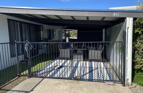 Middleton House | Beautiful refurbished shack - 5 min stroll to beach!
