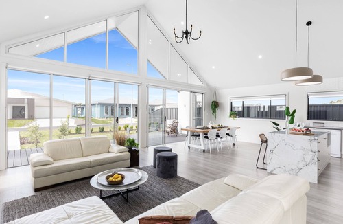 Waterhouse House | Beautiful Robe accommodation, walk to the Main Street or beach, family friendly