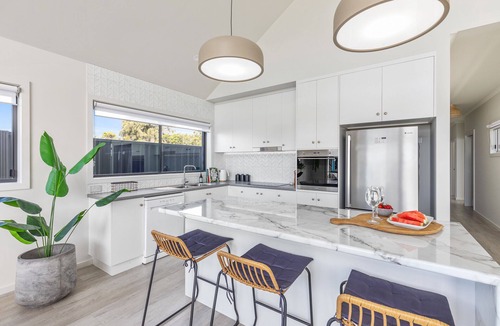 Waterhouse House | Beautiful Robe accommodation, walk to the Main Street or beach, family friendly