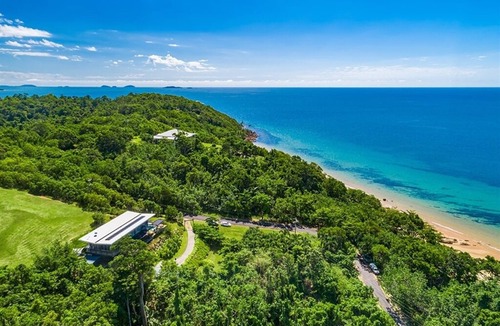 Garners Beach House | Beautiful Unique House with Pool and Incredible Sunrises and Sea Views.