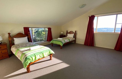 Armidale House | Beautiful views over Armidale