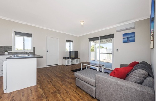 Lancelin House | Beautifully presented 3 x 1 in Quiet location