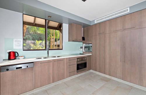 Palm Cove Apartment | Beautifully presented 2 Bedroom 1 Bathroom Temple Apartment, Palm Cove