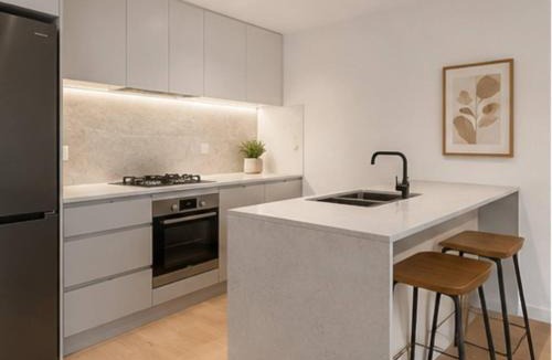 St. Kilda East Apartment | Beautifully Styled Apartment in St Kilda East