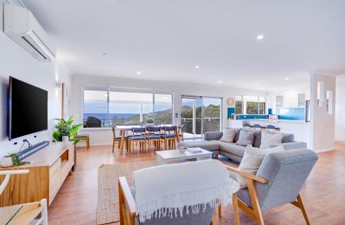 Forster House | Becker Bliss - Ocean views, 5 bedrooms, sleeps 14