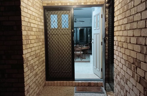 Collingwood Park Villa | Bed&Breakfast, stay at Silvia’s home, all comforts included, no kitchen access