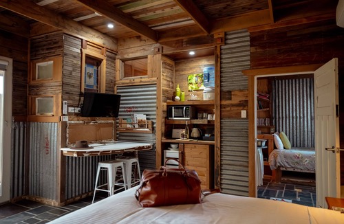 Upper Wakefield Bed & Breakfast | Bed in a Shed