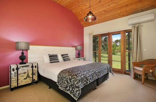 Beechworth Ski Chalet | Beechworth Cedar Cottages - spacious, private 1 Bedroom cottage close to town