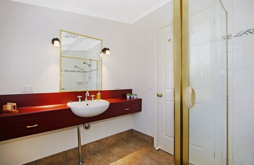 Beechworth Ski Chalet | Beechworth Cedar Cottages - spacious, private 1 Bedroom cottage close to town