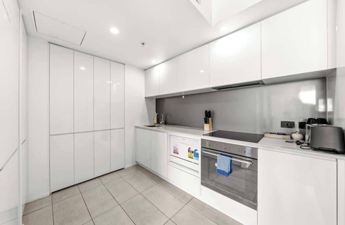 Bowen Hills Apartment | Belise - Executive 11th Floor Apt for 2!