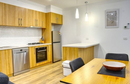 Ballarat East House | Bella - Modern, two Bedroom Townhouse Close to Ballarat CBD