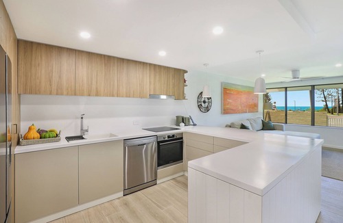Sunshine Coast Apartment | Belladoo U2- Fully Renovated Beachfront Apartment