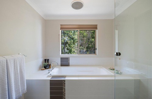 Callala Bay House | Belle View – Pay 2 Stay 3