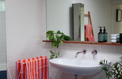 Jan Juc House | Bells Beach Pro Base - Short Walk -Shops & Beach