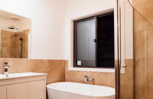 Eaglehawk House | Bendigo Lakeside Accommodation