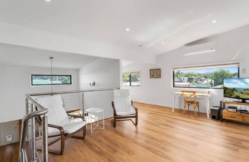 Eaglehawk House | Bendigo Lakeside - settle into your lakeside haven
