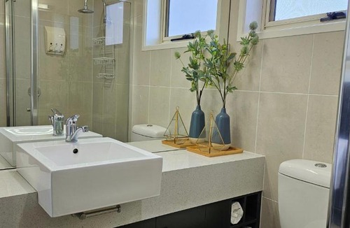 Bendigo Apartment | Bendigo Skyline-LUXURY CBD Apartment with lock up Garage