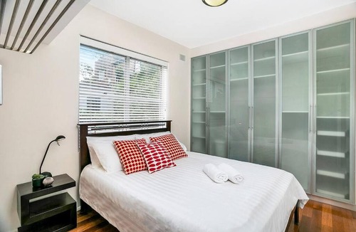 Neutral Bay Apartment | BENT6 - Spacious w/ Panoramic Sydney Harbour Views