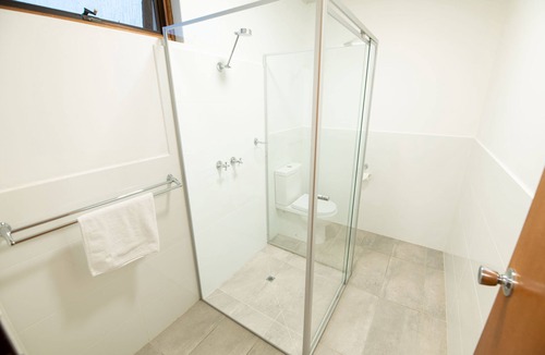 Clare Hotel | Bentley's Hotel
