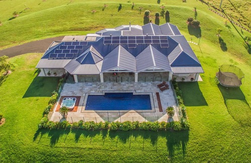 Berry House | Berry Holiday Accommodation - Cullengetty Estate - on 5 acres - close to beach