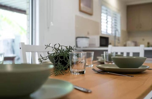 Sunnybank Hills House | Bertie's - Affordable Comfort for the Whole Crew - Holiday Home
