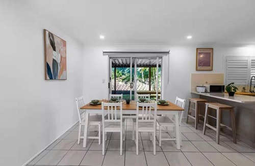Sunnybank Hills House | Bertie's - Affordable Comfort for the Whole Crew - Holiday Home