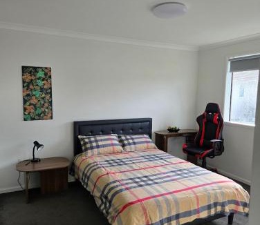 Berwick House | Berwick Modern Private Room- The Centre to Everything Close By