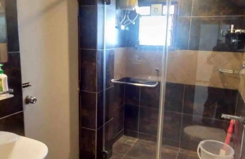 Besant Nagar Apartment | Besant Nagar, Fully Furnished Accommodates 6 adults-Wireless Internet ready