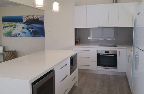 Caves Beach House | Big views, walk beach, whale watching, easy drive from Sydney, family friendly