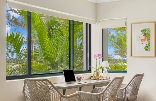 Bilinga Apartment | Bilinga Bliss - Luxury chic beachfront apartment. All Inclusive.