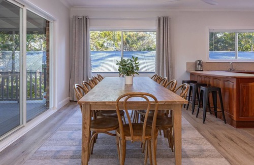 Smiths Lake House | Billie's on Smiths- Lakefront holiday home