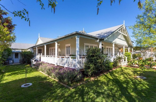 Taree Bed & Breakfast | BIRCHES B&B