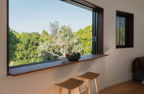 Suffolk Park Apartment | Bird & Beach - Modern Apartment - 2 minutes walk to the beach