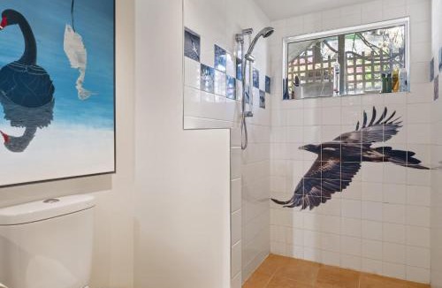 West Hobart Apartment | Birdcage - King Bed - Walk to CBD